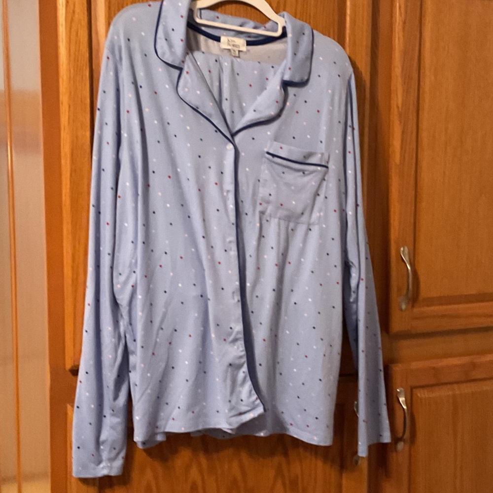 Gently used ladies long sleeve long pant pajama by Kim Rogers size 2 XL